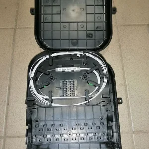 Оптическая кросс-муфта ОКМ-3023-18SC-162-М(П)-18К/2PLC8 (черная) винты с пластиковой головкой