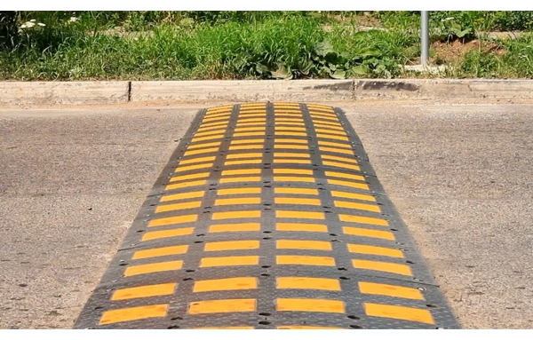 Искусственная дорожная неровность ИДН-900 основной элемент (12 болтов)