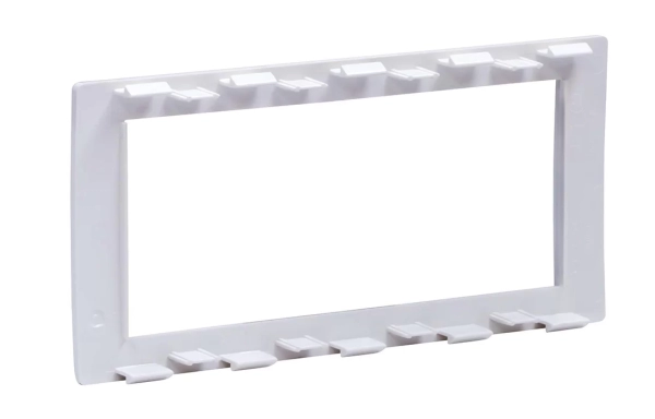 F00013 Рамка универсальная на 4 модуля, цвет белый